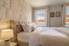 Luxurious Suites Elegance