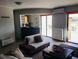 Cozy Flat With Acropolis View