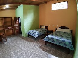 Mindo Loma Bird Lodge