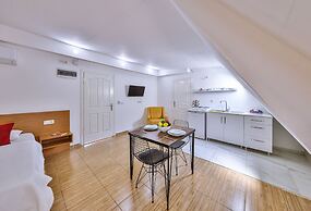 3 House Apart