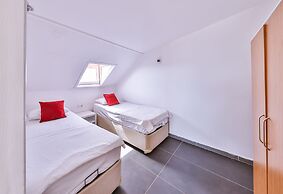3 House Apart