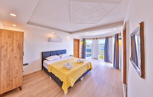 3 House Apart