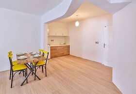 3 House Apart