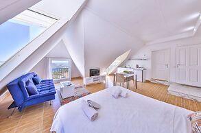 3 House Apart