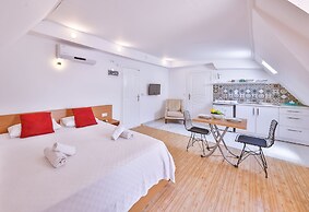 3 House Apart