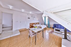 3 House Apart