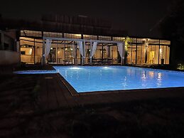 Belgrade Hills Villa and Suites