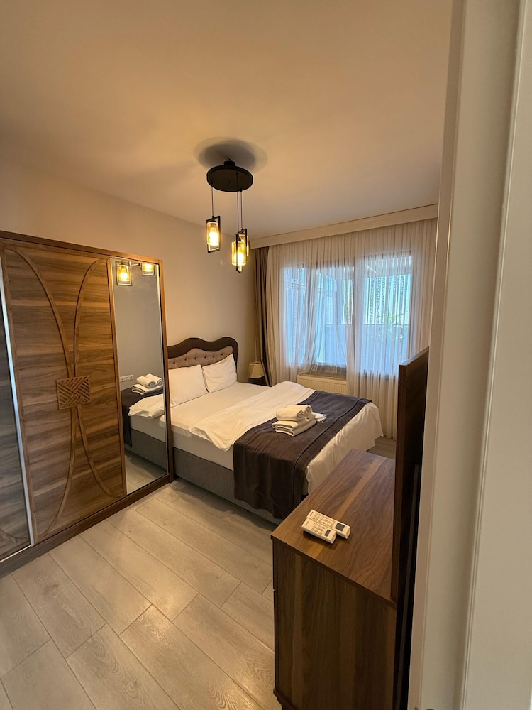 Green Hills Suites