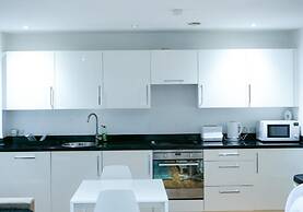 Bright 2BR Apartments Quays