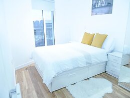 Bright 2BR Apartments Quays