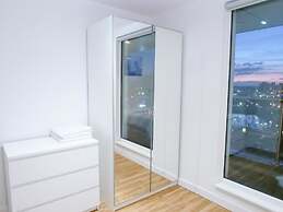 Bright 2BR Apartments Quays