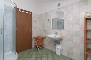 Apartments Levan Ceja