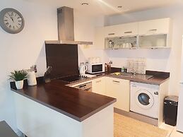 Spacious Bright and Modern Living