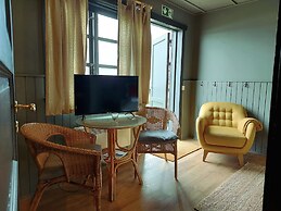 Riverfront Lodge