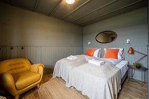 Riverfront Lodge
