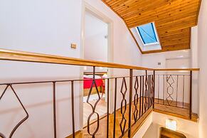 Apartments Paliaga