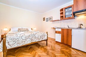 Apartments Paliaga