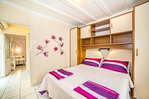 Apartments Paliaga