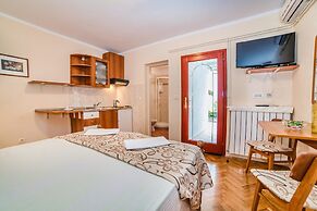 Apartments Paliaga