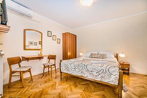 Apartments Paliaga