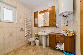 Apartments Paliaga