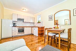 Apartments Paliaga