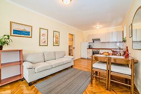 Apartments Paliaga