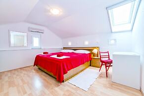 Apartments Paliaga