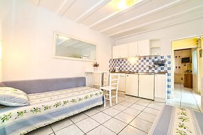 Apartments Paliaga