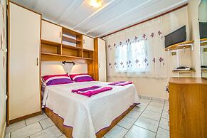 Apartments Paliaga