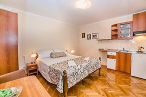 Apartments Paliaga