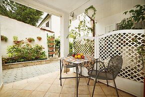Apartments Paliaga