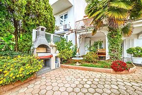 Apartments Paliaga