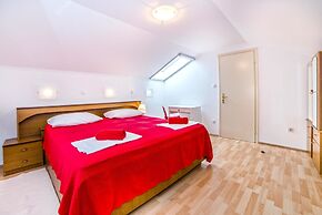Apartments Paliaga