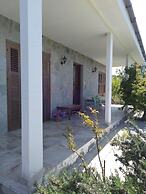 Layia Bungalow