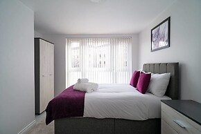 Modern Bright Apartment Near Centre