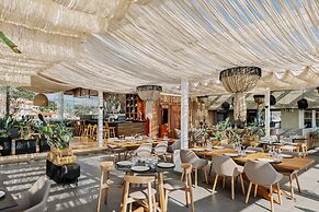 Las Hotel & Spa