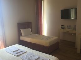 Lukas Hotel