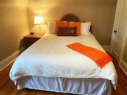 Cottage on Caledonia Bed & Breakfast