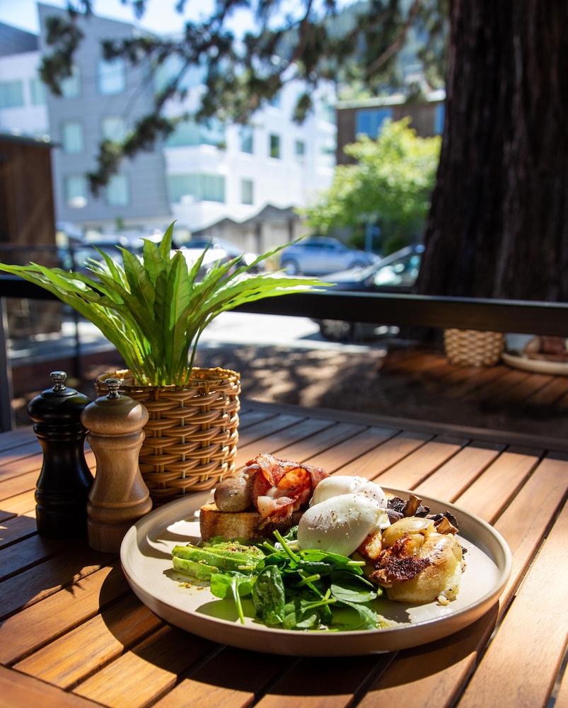 Ramada by Wyndham Queenstown Central