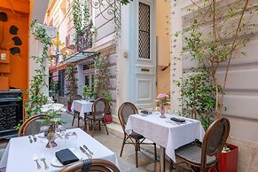 2 Mazi Suites