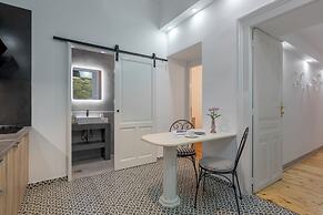 2 Mazi Suites