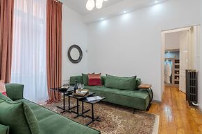 2 Mazi Suites