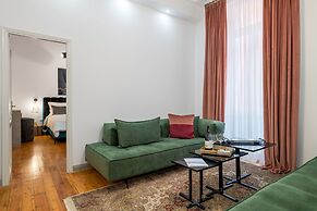 2 Mazi Suites