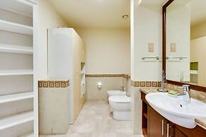 Fairmont North Luxury 2 BR Apt Palm