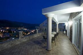 Contessa Apartments