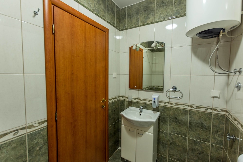 Contessa Apartments