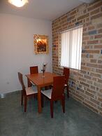 Contessa Apartments