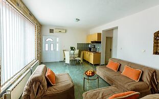 Contessa Apartments