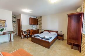 Contessa Apartments